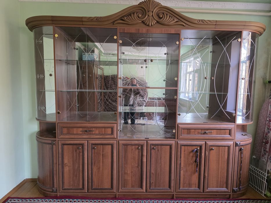 Сервант шкаф мебель комлект сатылады