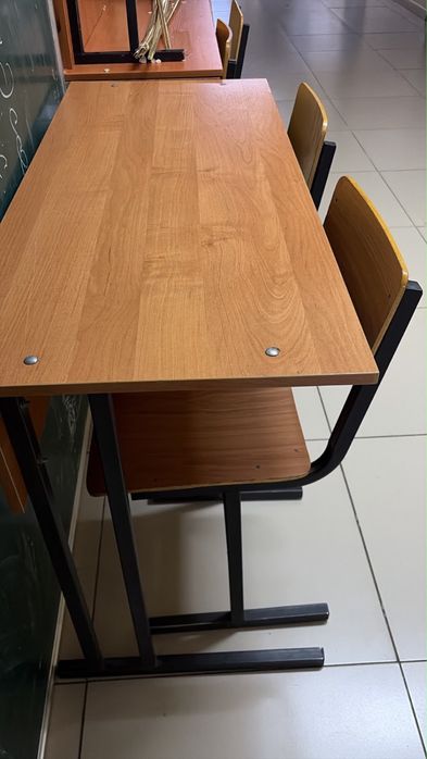 Парта 2 орындыгымен.