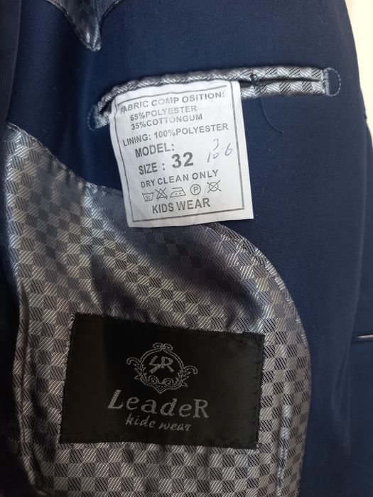 Продам школьный костюм