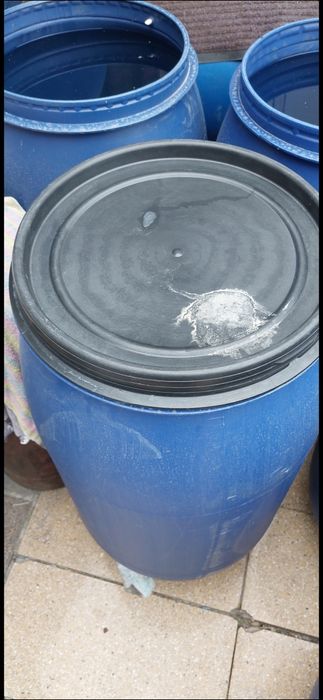 Продам бочки пластиковые 200 литровый