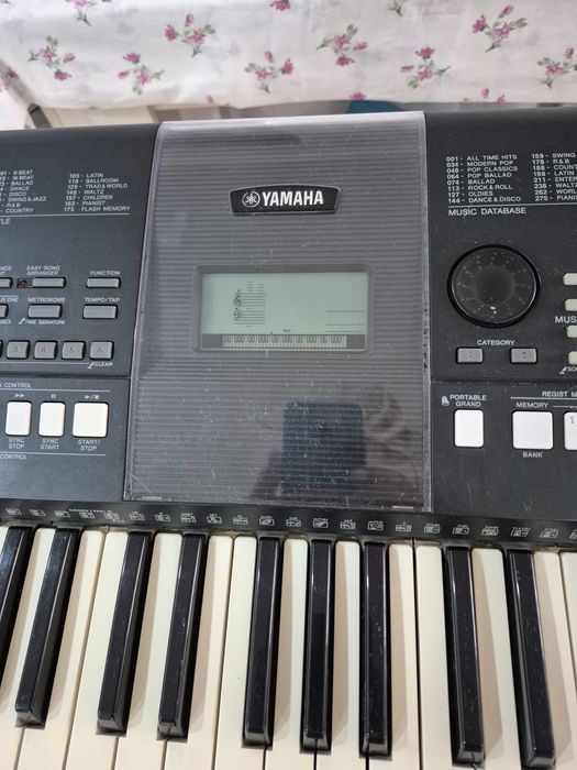 Синтезатор ЯМАХА Е423
