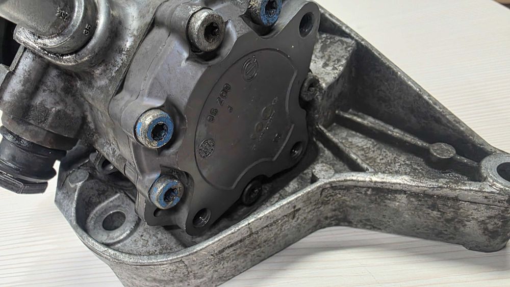 Vand pompa servodirectie BMW 325D 330D E90 E91 E92 M57
