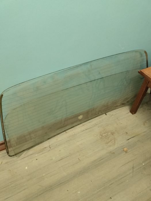 Продам заднее стекло от Мерседес