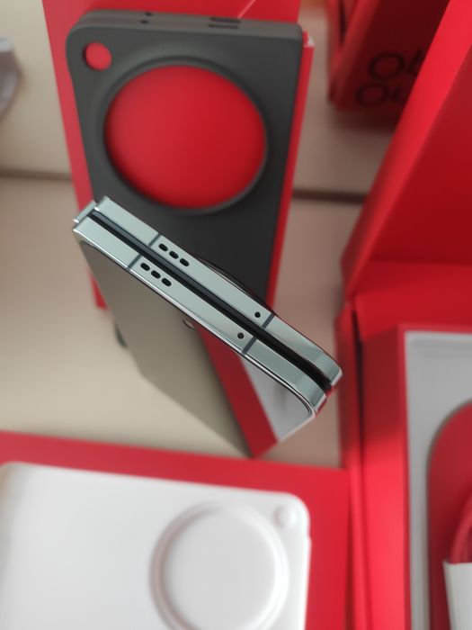 Продам OnePlus Open 20/512gb.