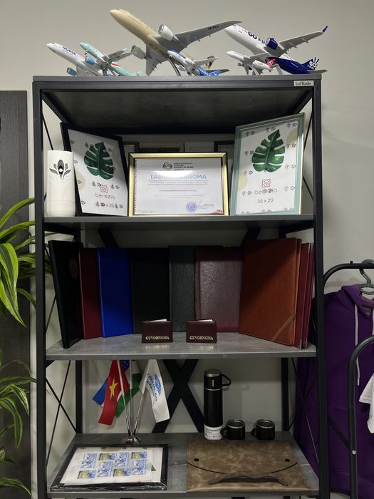 Блокнот, пакет, ручка, календар, бакал, кубарик.