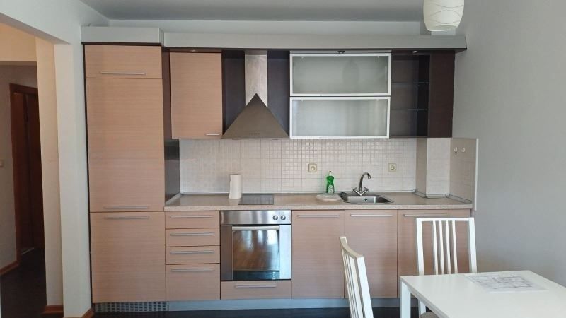 Дава се под наем Тристаен апартамент в София, Хладилника - 75 кв.м за 697.17 € - Снимка #2