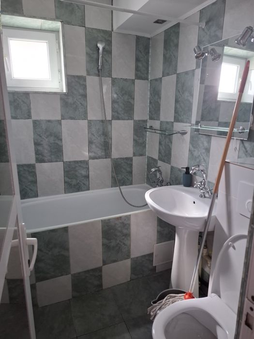 Inchiriez apartament