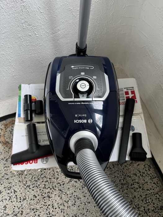 Прахосмукачка с Торба Bosch Series 8 BGL8XPER 700W, Тиха, XXL Накрайници, Дълъг Кабел!