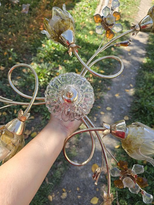 Продаем красивую люстру 6 рожков