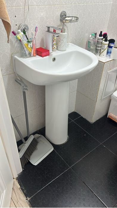 Продам раковину со сместителем