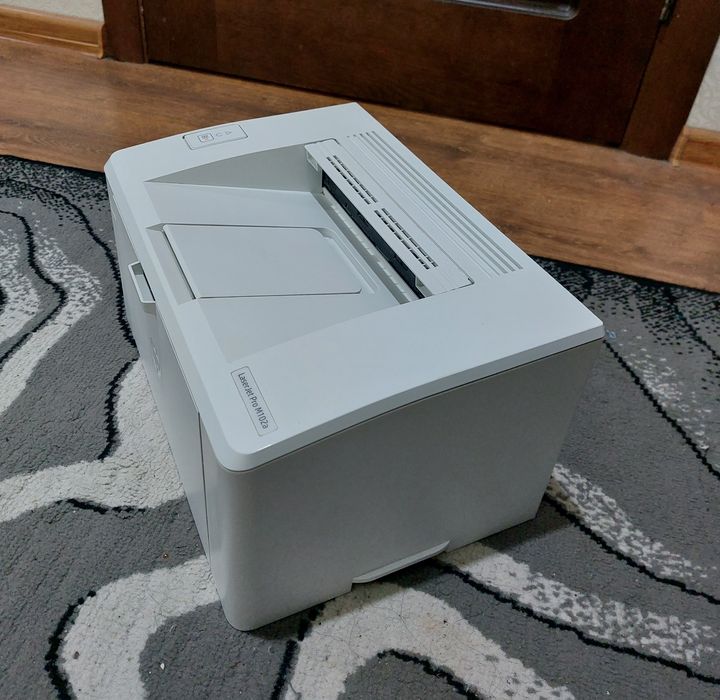 HP LaserJet Pro M102a
принтер