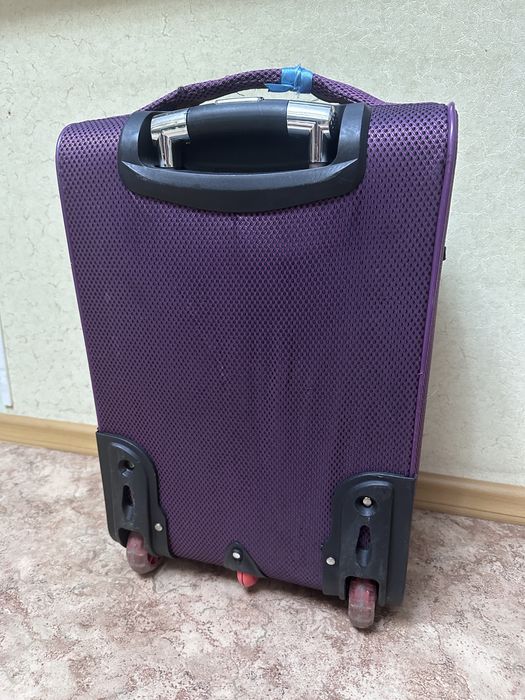 Продам 2 чемодана