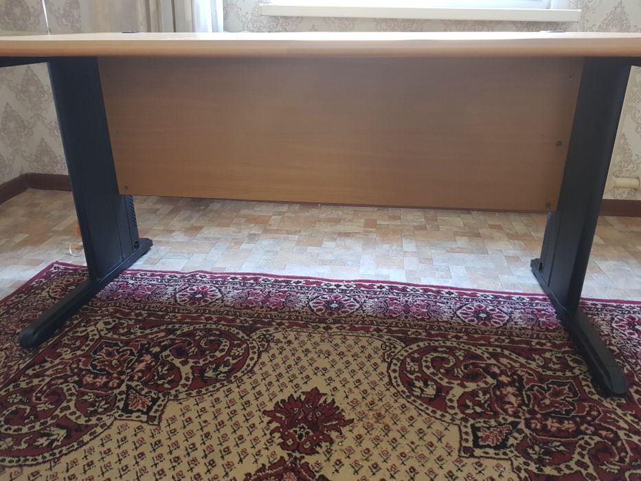 Іскер адамдарға арналған кеңсе үстелі