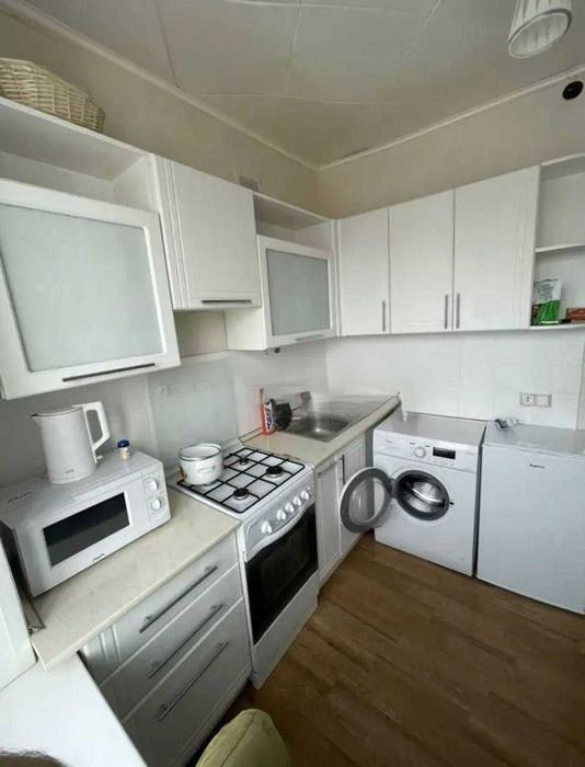 продам 2-комн в р-не маг. Радуга