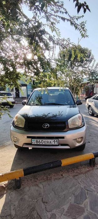 Автомобиль Toyota Rav 4