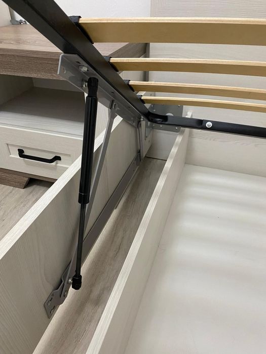 Спальный кровать