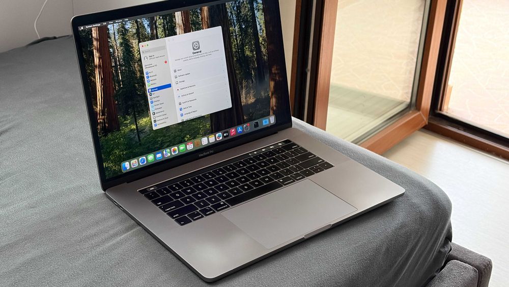 Apple MacBook Pro 15” (2018) | i7 6-Core | 16GB RAM | 512GB SSD | Нова батерия