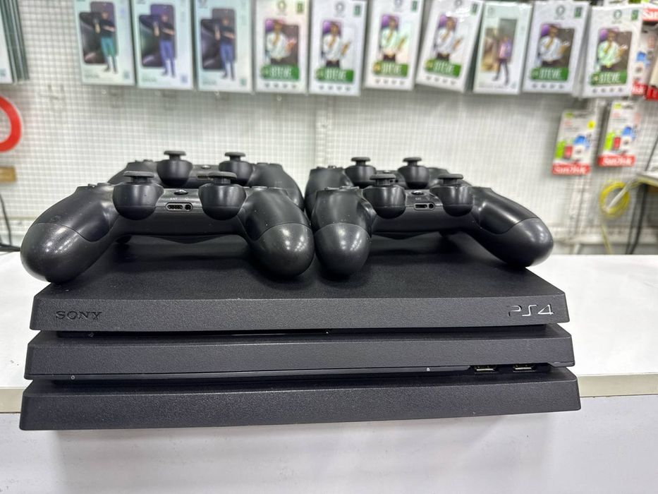 Playstation 4, 4 та жойстик