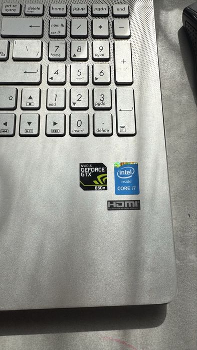 Ноутбук Асус в хорошем состояний