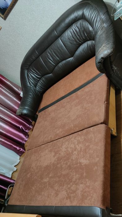 Диван раскладной,кожанный
