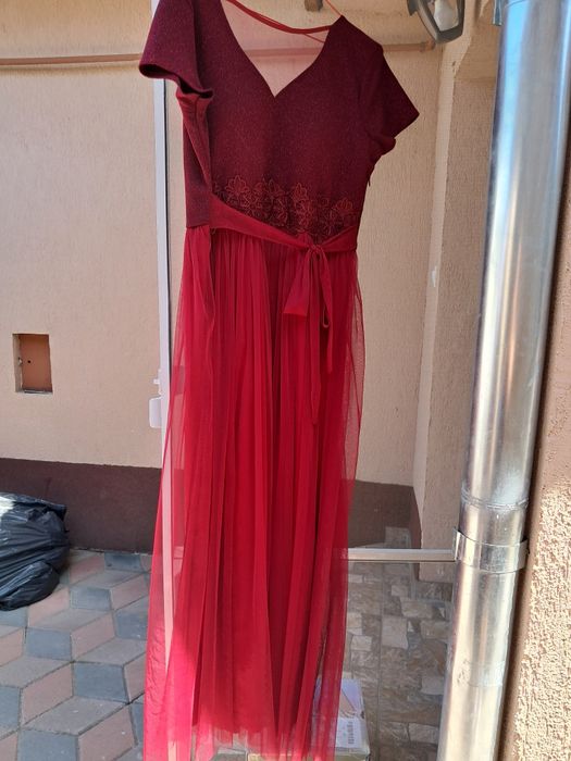Rochie frumoasa bordo
