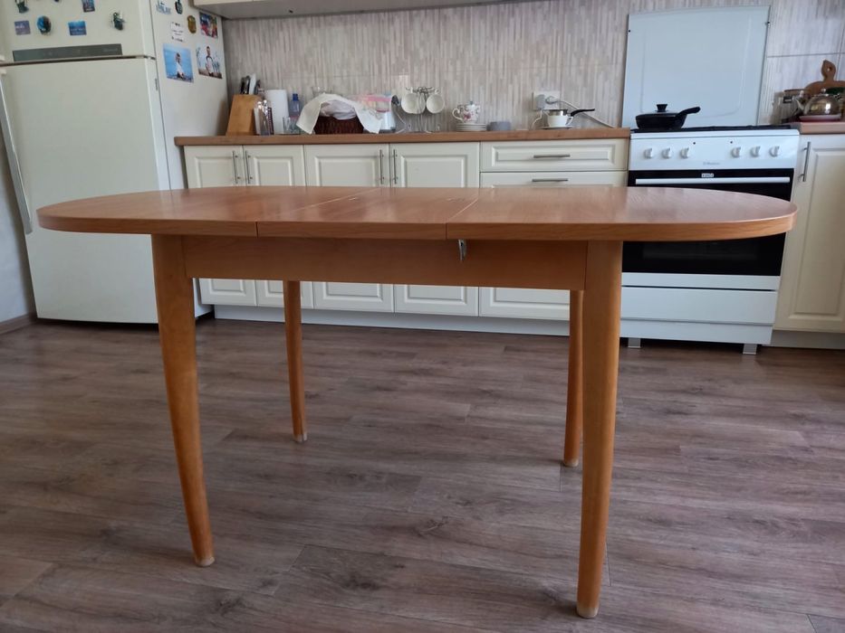 Стол кухонный