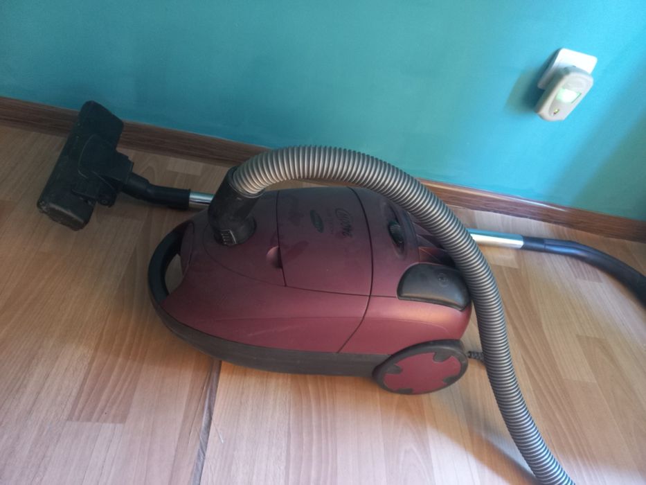 Pelisos SAMSUNG model:9675  holati yaxwi iwlaydi