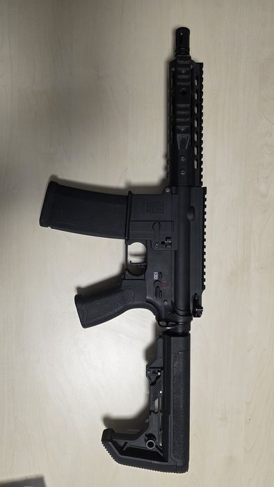 Arma airsoft m4 HALF-METAL Specna Arms