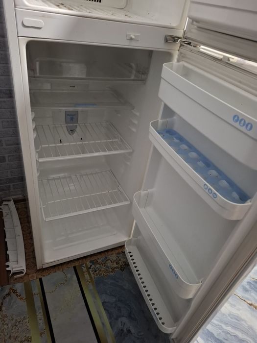 Холодильник б/у  самовывоз.