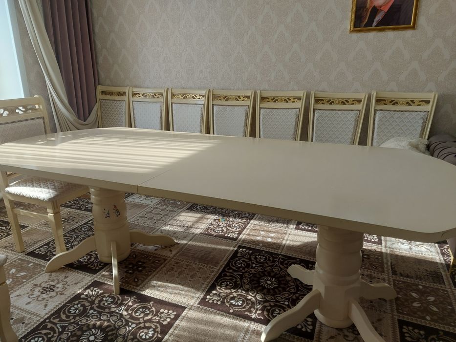 Стол,стулья новый бежевые