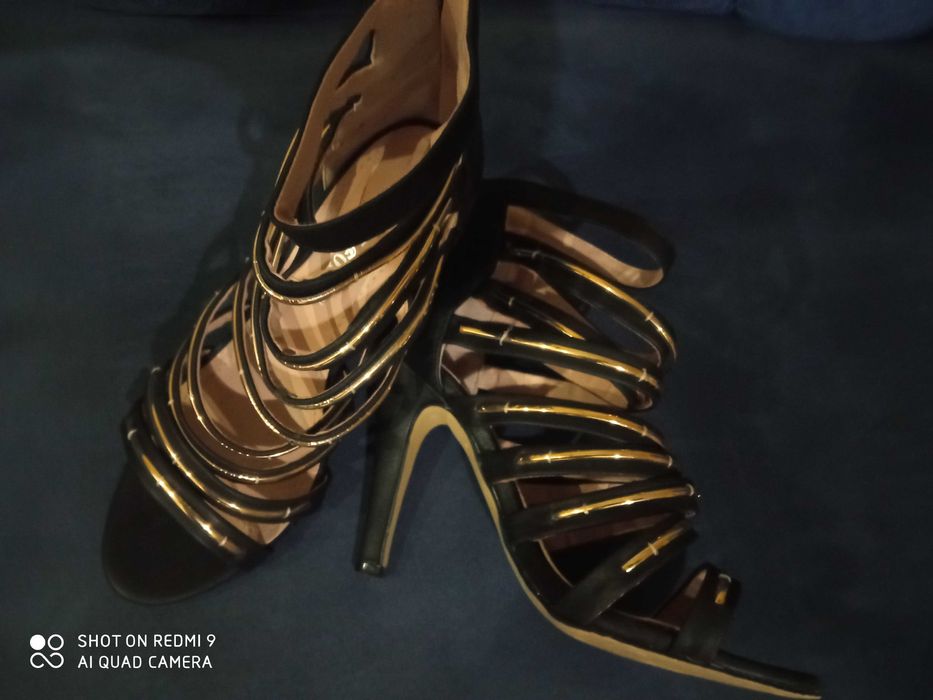 Елегантни дамски обувки