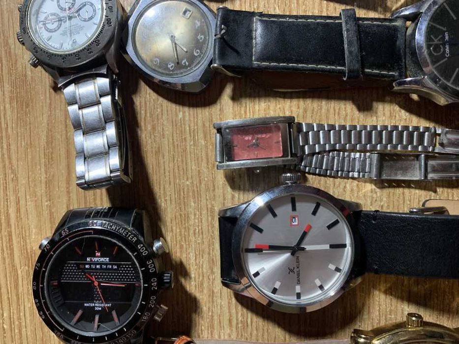 Vand ceasuri functionale si defecte