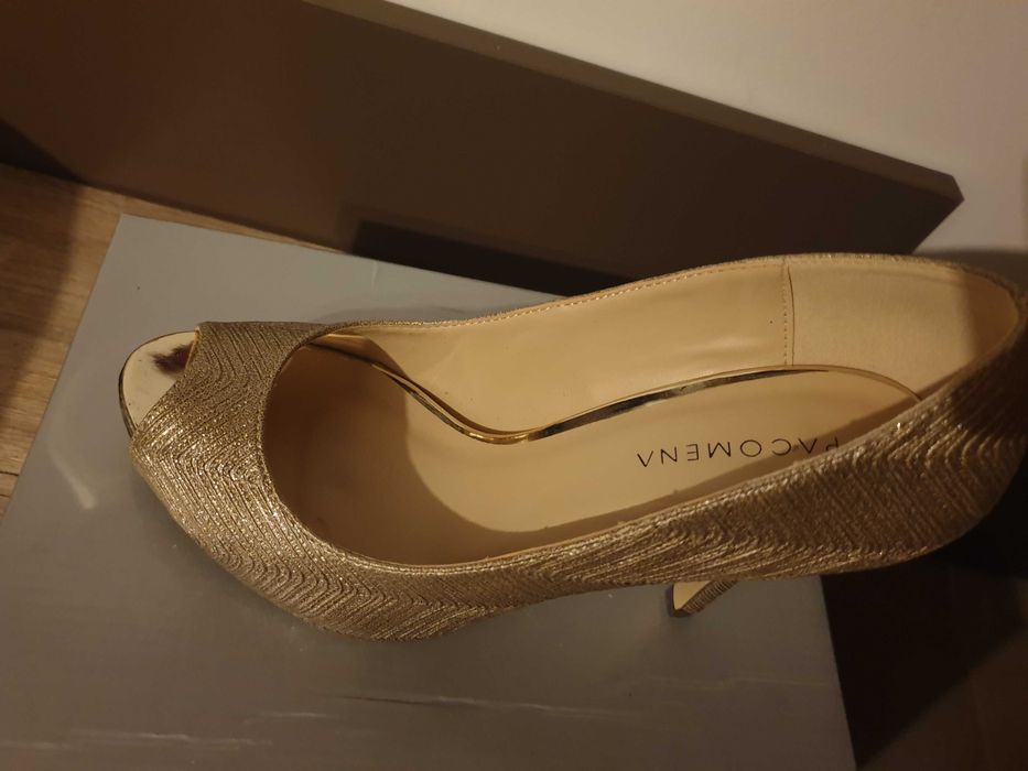 Pantofi cu platforma aurii Otter