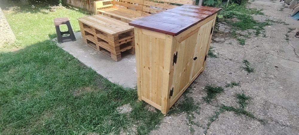 Изработвам дървени шкафове по поръчка – масив, ръчна изработка
