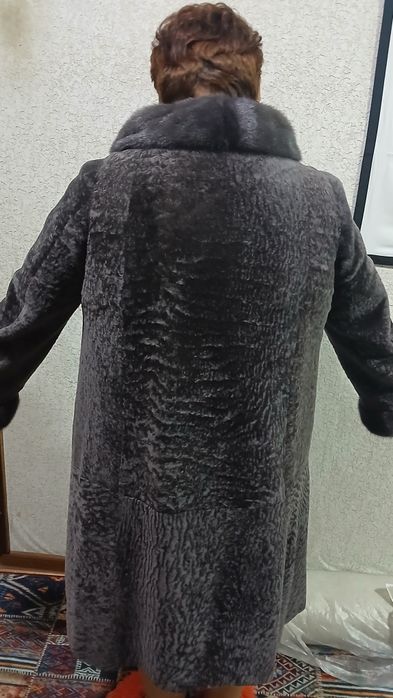 Шуба из меха астрогон