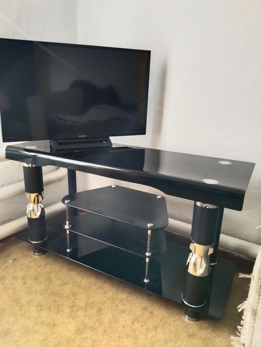 Продам тумбу под телевизор