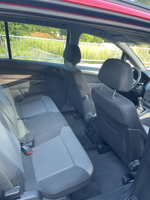 Opel Zafira an fab. 2013 benzină + Gaz cmc.1,6 euro 5
