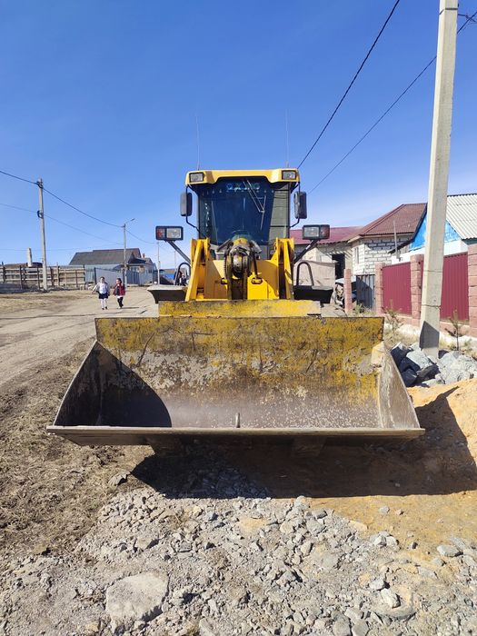 Погрузчик фронтальный LW-300F.