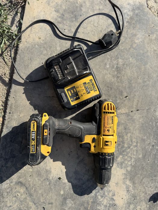 Masina de infiletat cu acumulator Dewalt DCD 776