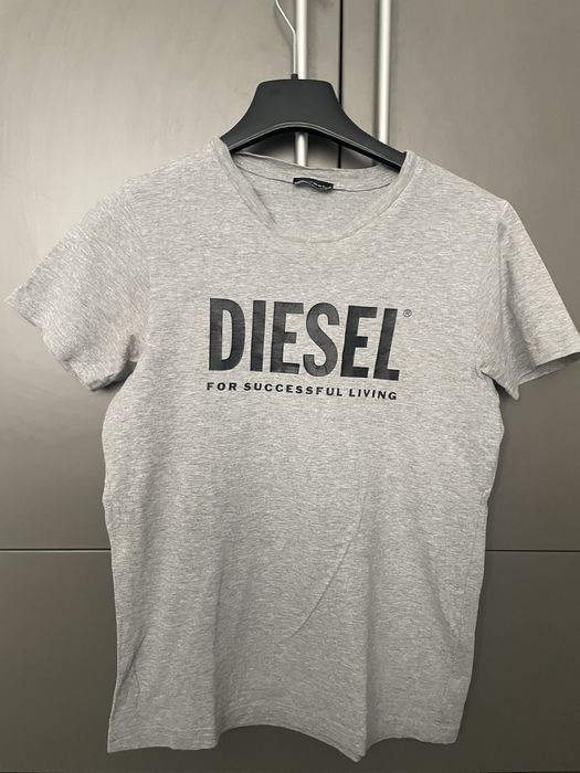 Тениски на Guess и Diesel
