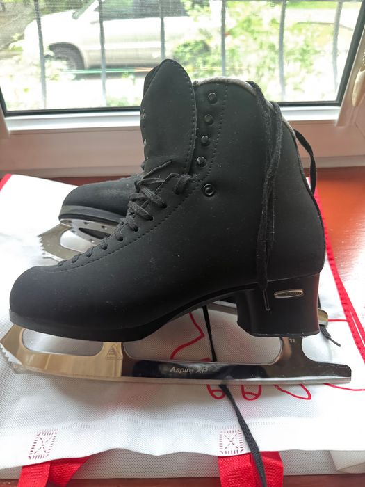 Фигурные Коньки Jackson Freestyle (черные)