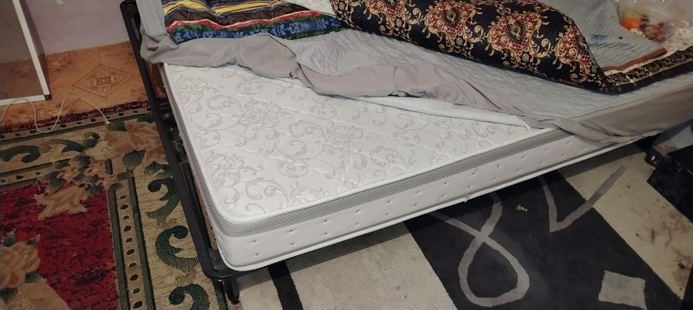 Продам кровать с матрасом