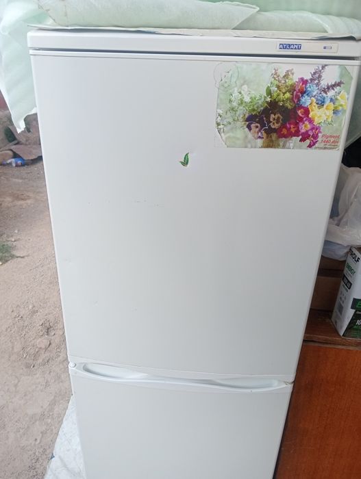 Продам небольшой холодильник.