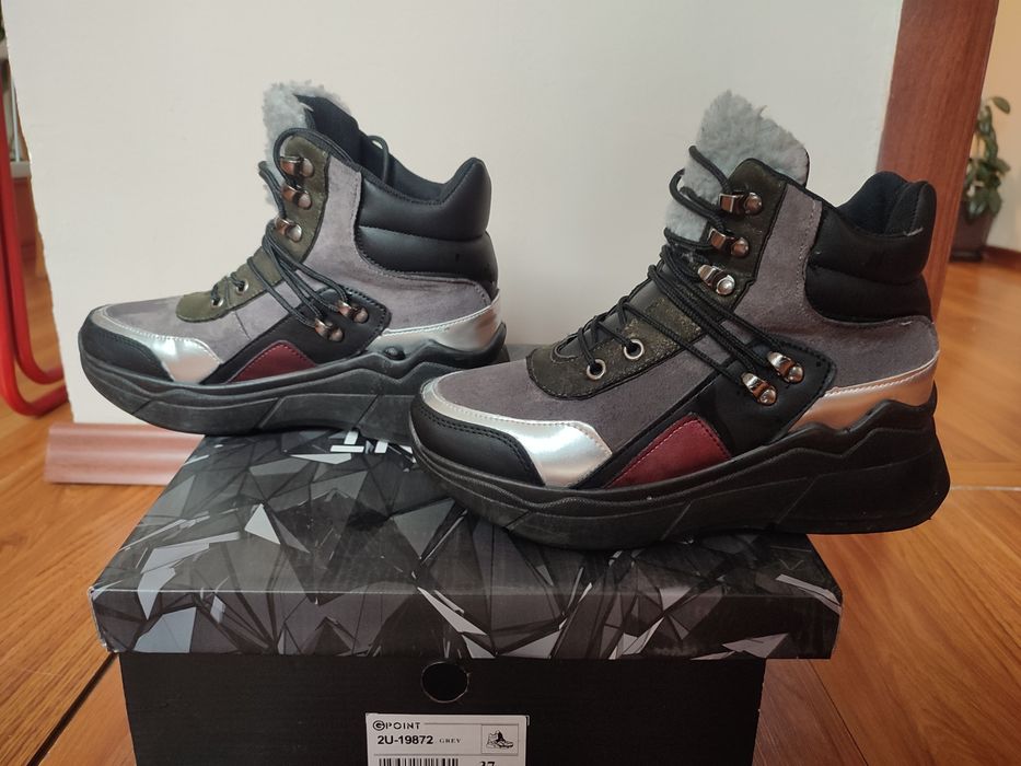 Дамски спортни боти