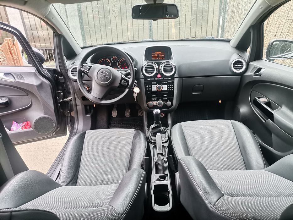 Vând Opel corsa D