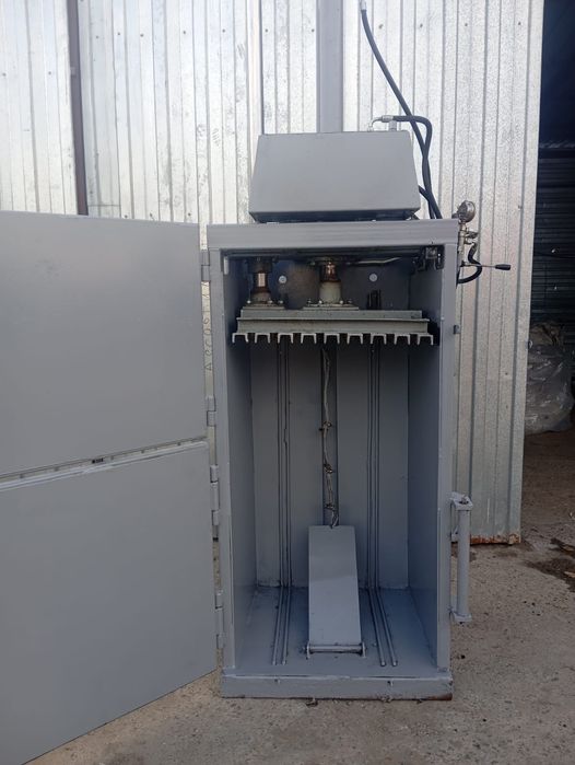 Пресс гидравлический для вторсырья