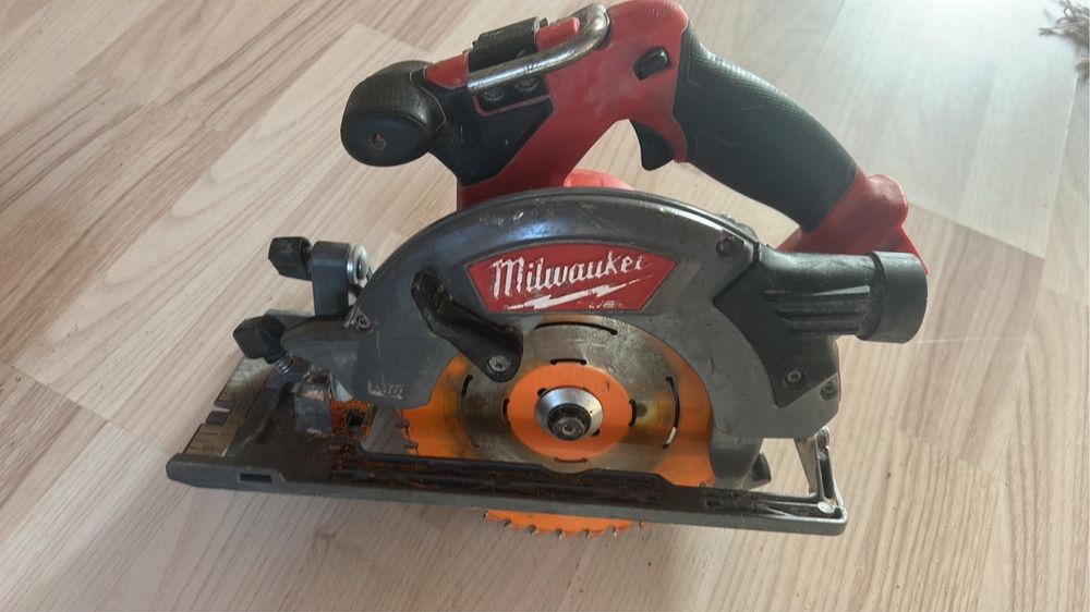 Circular milwaukee m18 ccs55