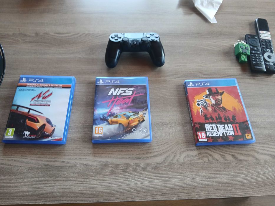 Playstation 4 + 3 игри