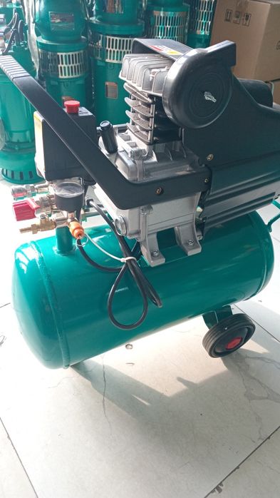 Поршневой компрессор Потребляемая мощность: 1,5 кВАОбъём ресивера: 24