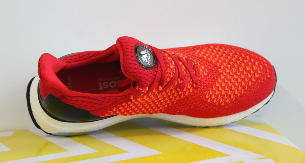 Adidas Ultra Boost - Червено и оранжево, размер 41 1/3 (26 см)